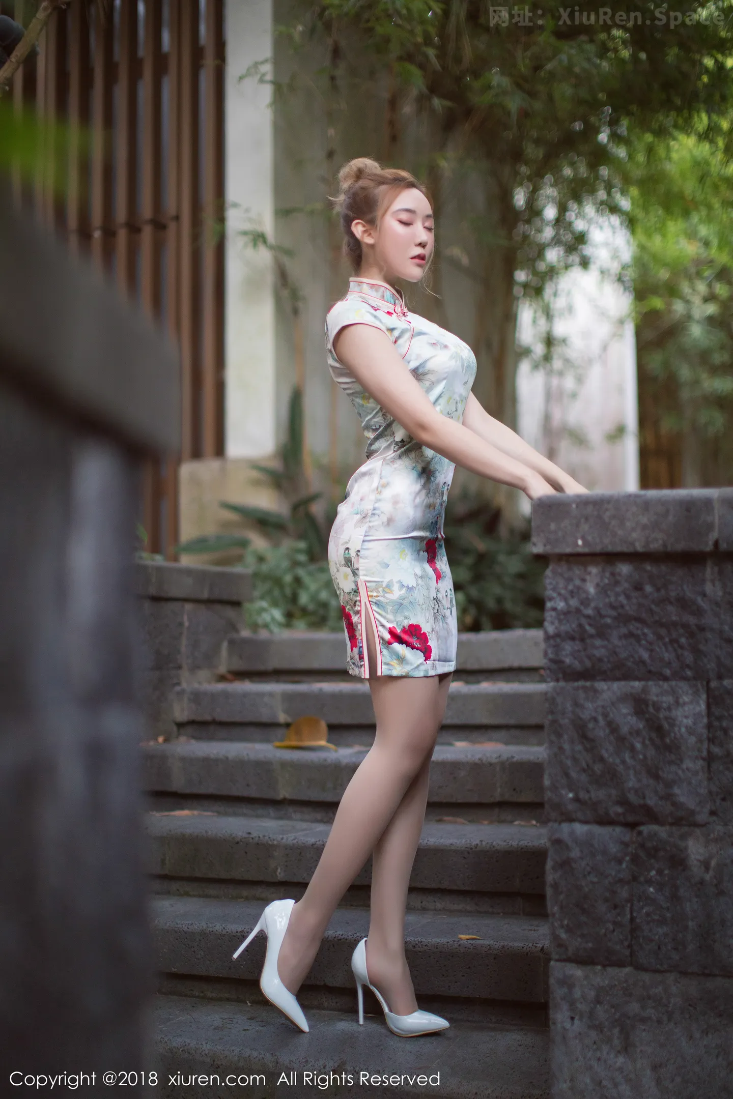 图片[6]-[XiuRen秀人网]VOL.1237 嫩模萌汉药baby半脱旗袍秀超薄无内肉丝裤袜翘臀诱惑写真60P-秀人网官方网站